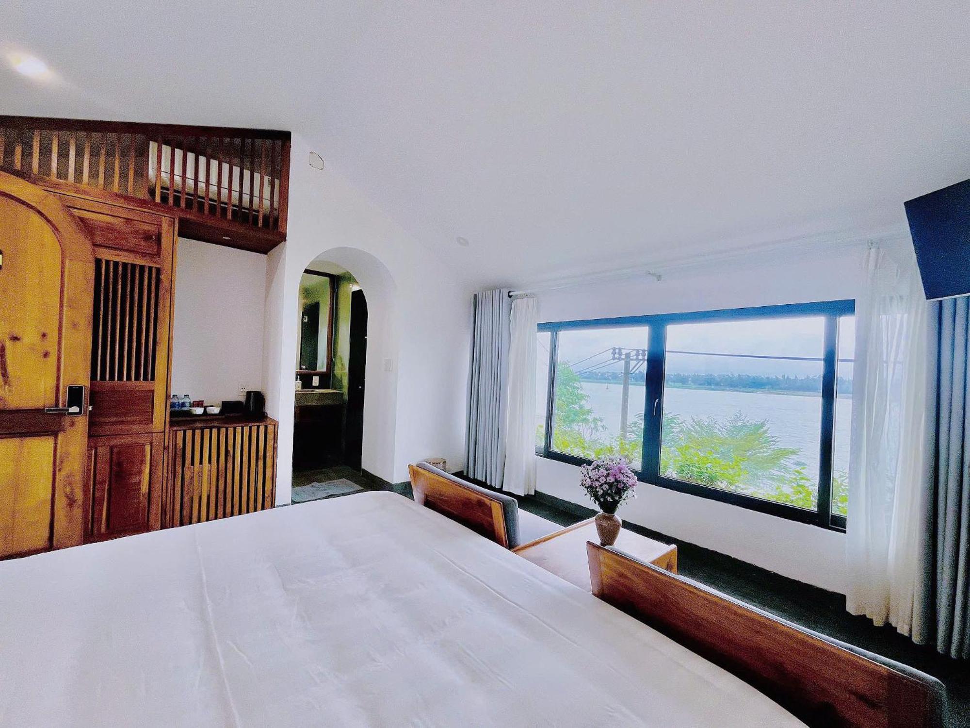 Serene Riverside Hotel Hoi An Bagian luar foto